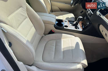 Внедорожник / Кроссовер Volkswagen Touareg 2015 в 