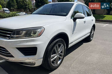Внедорожник / Кроссовер Volkswagen Touareg 2015 в 
