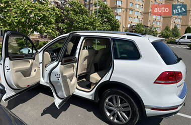 Внедорожник / Кроссовер Volkswagen Touareg 2015 в 