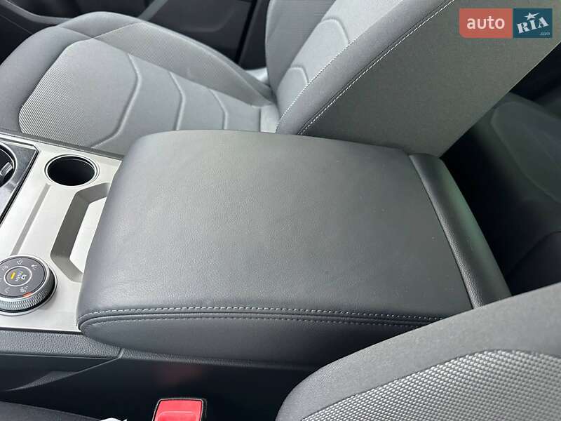 Позашляховик / Кросовер Volkswagen Touareg 2018 в Чернівцях фото 27 Позашляховик / Кросовер Volkswagen Touareg 2018 в Чернівцях