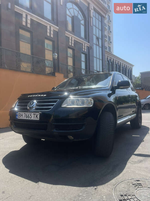 Позашляховик / Кросовер Volkswagen Touareg 2004 в 