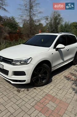 Позашляховик / Кросовер Volkswagen Touareg 2013 в Запоріжжі