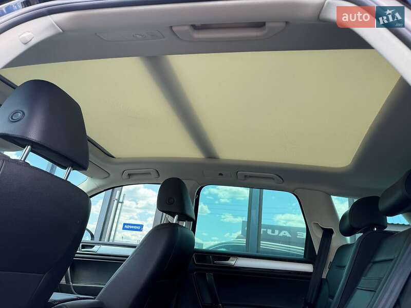 Позашляховик / Кросовер Volkswagen Touareg 2016 в Києві фото 9 Позашляховик / Кросовер Volkswagen Touareg 2016 в Києві