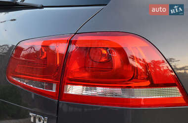 Внедорожник / Кроссовер Volkswagen Touareg 2012 в 