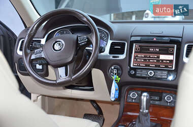 Внедорожник / Кроссовер Volkswagen Touareg 2012 в 