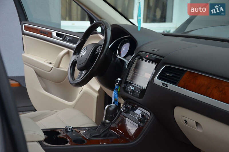 Позашляховик / Кросовер Volkswagen Touareg 2012 в Богородчанах