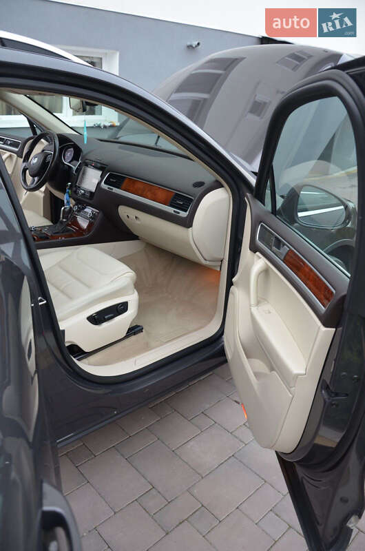 Позашляховик / Кросовер Volkswagen Touareg 2012 в Богородчанах