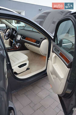 Внедорожник / Кроссовер Volkswagen Touareg 2012 в 