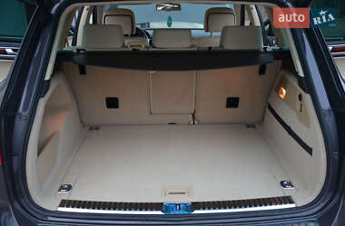 Внедорожник / Кроссовер Volkswagen Touareg 2012 в 