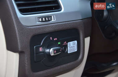 Внедорожник / Кроссовер Volkswagen Touareg 2012 в 