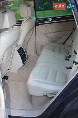 Внедорожник / Кроссовер Volkswagen Touareg 2012 в 