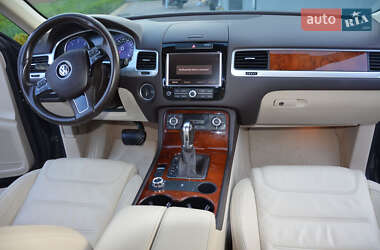 Внедорожник / Кроссовер Volkswagen Touareg 2012 в 