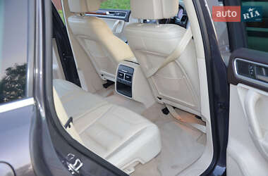 Внедорожник / Кроссовер Volkswagen Touareg 2012 в 