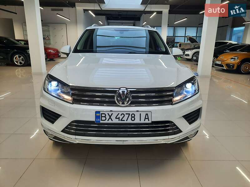Внедорожник / Кроссовер Volkswagen Touareg 2014 в Хмельницком