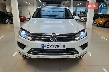 Внедорожник / Кроссовер Volkswagen Touareg 2014 в 