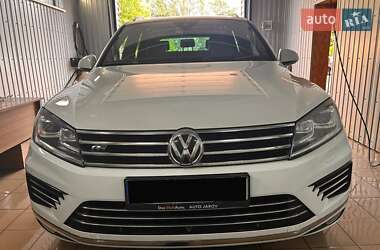 Внедорожник / Кроссовер Volkswagen Touareg 2017 в 