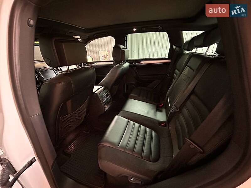 Внедорожник / Кроссовер Volkswagen Touareg 2017 в Житомире