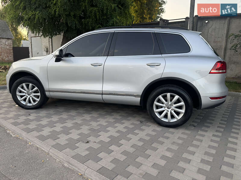 Внедорожник / Кроссовер Volkswagen Touareg 2012 в Киеве