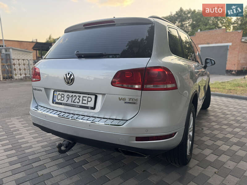 Внедорожник / Кроссовер Volkswagen Touareg 2012 в Киеве