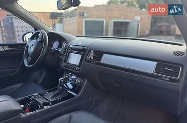 Внедорожник / Кроссовер Volkswagen Touareg 2012 в 