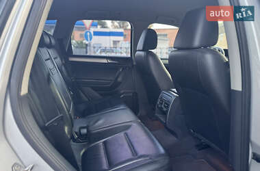 Внедорожник / Кроссовер Volkswagen Touareg 2012 в 
