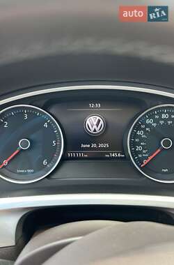 Внедорожник / Кроссовер Volkswagen Touareg 2014 в 