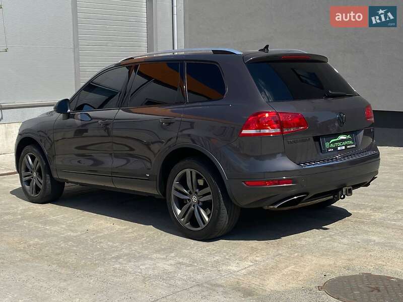 Внедорожник / Кроссовер Volkswagen Touareg 2012 в Киеве