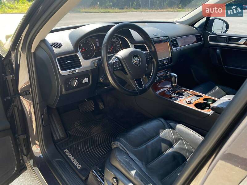 Внедорожник / Кроссовер Volkswagen Touareg 2012 в Киеве