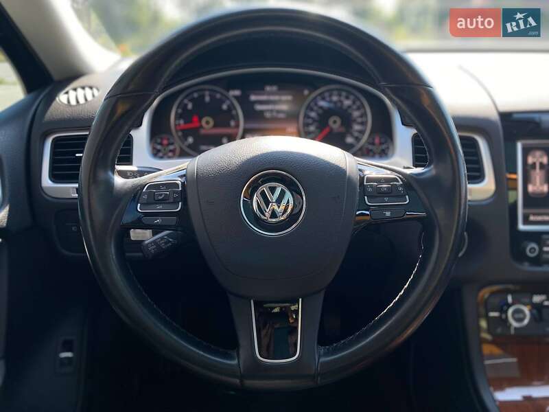 Внедорожник / Кроссовер Volkswagen Touareg 2012 в Киеве