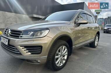 Внедорожник / Кроссовер Volkswagen Touareg 2015 в Киеве
