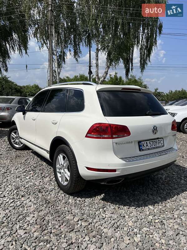 Внедорожник / Кроссовер Volkswagen Touareg 2011 в Смеле
