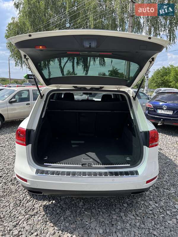 Внедорожник / Кроссовер Volkswagen Touareg 2011 в Смеле