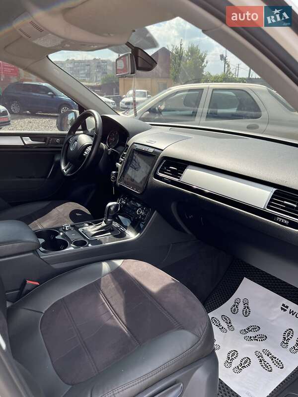 Внедорожник / Кроссовер Volkswagen Touareg 2011 в Смеле