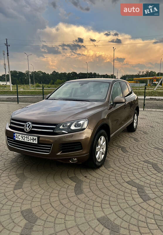 Внедорожник / Кроссовер Volkswagen Touareg 2011 в Луцке