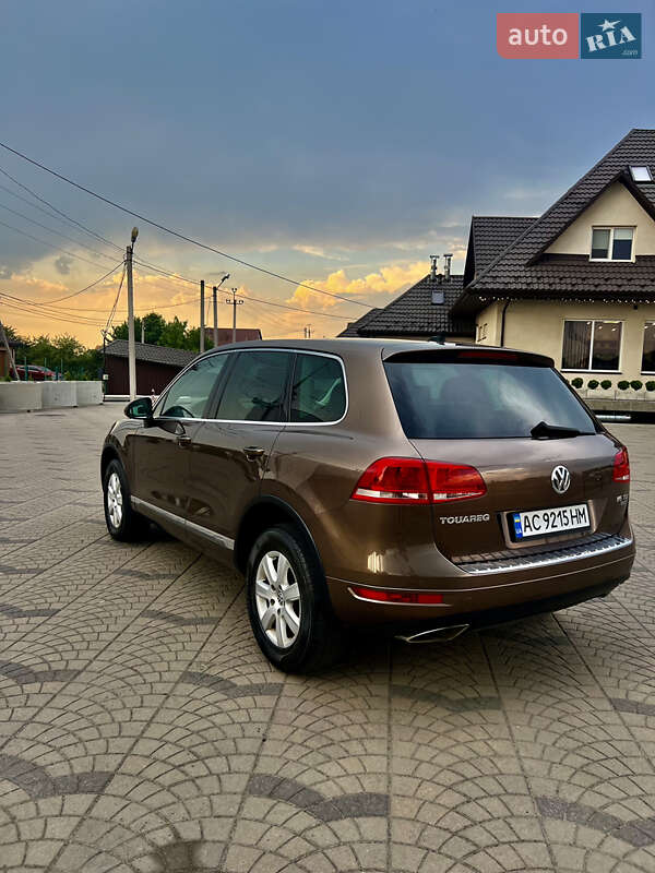 Внедорожник / Кроссовер Volkswagen Touareg 2011 в Луцке
