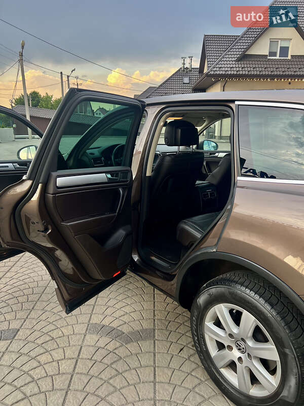 Внедорожник / Кроссовер Volkswagen Touareg 2011 в Луцке