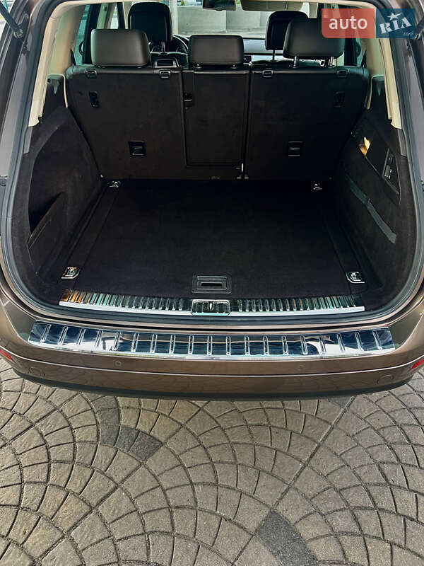 Внедорожник / Кроссовер Volkswagen Touareg 2011 в Луцке