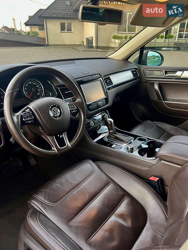 Внедорожник / Кроссовер Volkswagen Touareg 2011 в Луцке