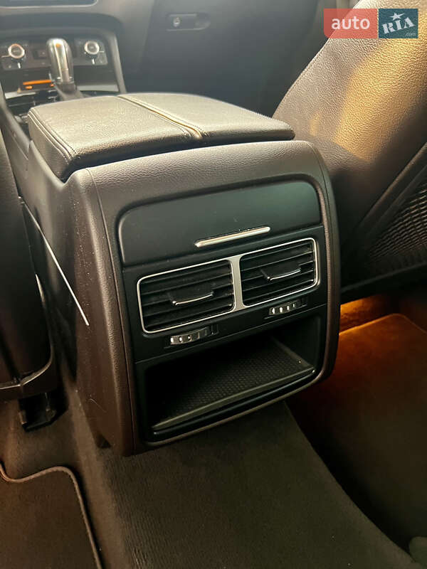 Внедорожник / Кроссовер Volkswagen Touareg 2011 в Луцке