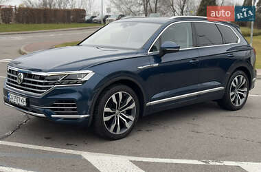 Внедорожник / Кроссовер Volkswagen Touareg 2019 в Киеве