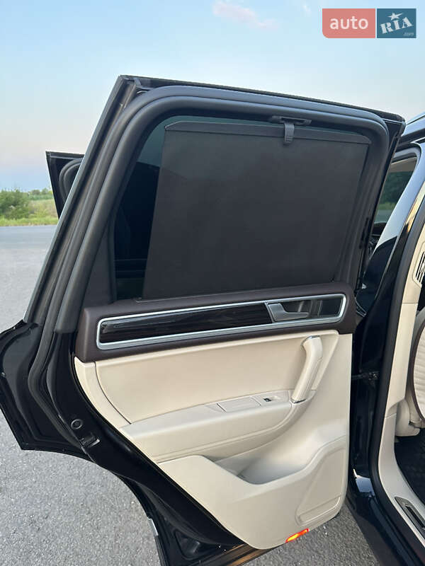 Внедорожник / Кроссовер Volkswagen Touareg 2014 в Балте