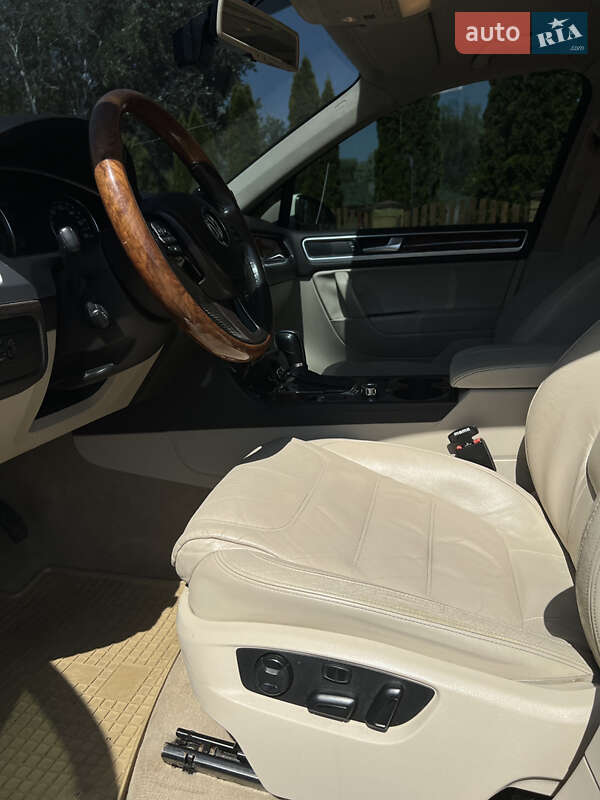 Внедорожник / Кроссовер Volkswagen Touareg 2010 в Днепре