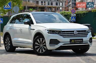 Позашляховик / Кросовер Volkswagen Touareg 2019 в Києві