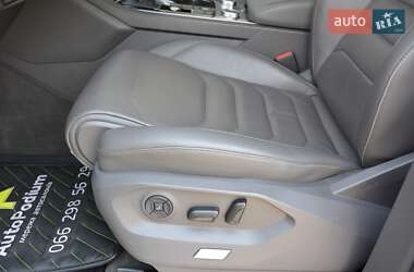 Внедорожник / Кроссовер Volkswagen Touareg 2019 в 