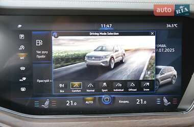 Внедорожник / Кроссовер Volkswagen Touareg 2019 в 