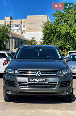 Внедорожник / Кроссовер Volkswagen Touareg 2014 в Николаеве
