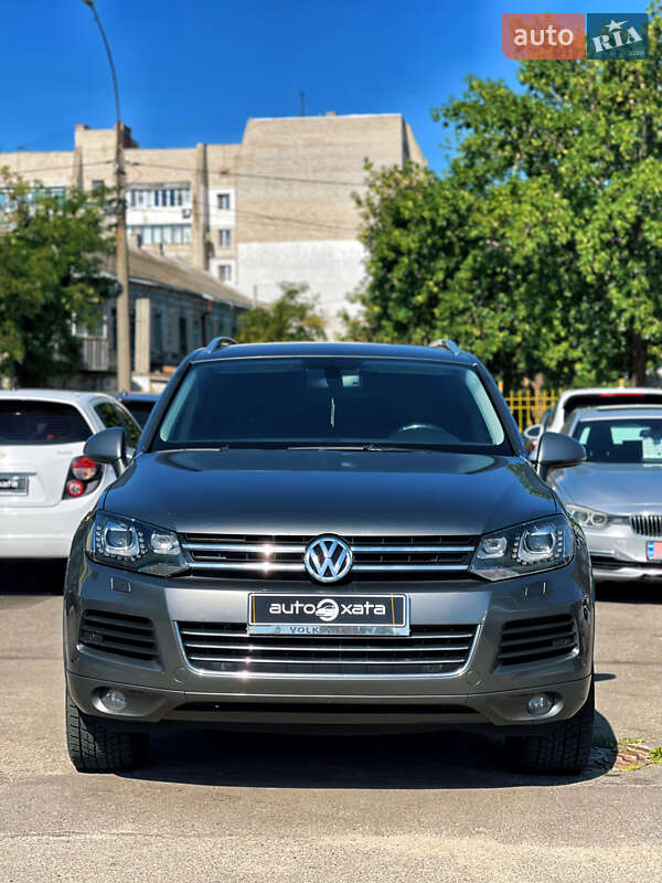 Внедорожник / Кроссовер Volkswagen Touareg 2014 в 