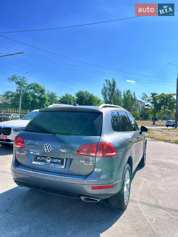 Внедорожник / Кроссовер Volkswagen Touareg 2014 в Николаеве