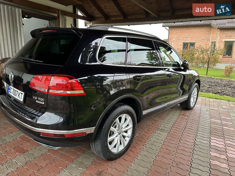 Внедорожник / Кроссовер Volkswagen Touareg 2015 в Львове