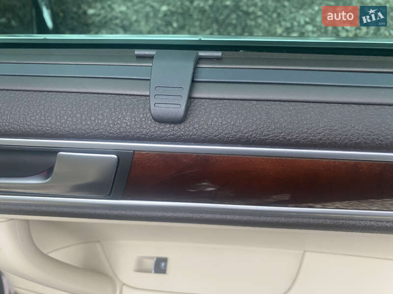 Внедорожник / Кроссовер Volkswagen Touareg 2012 в Коломые